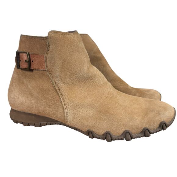 Skechers Bikers Patrol Beige Suede Ankle Booties Boots Leather Shoes sz 8.5 - Picture 1 of 16